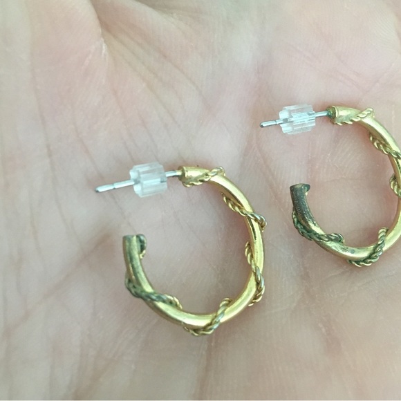 Vintage Gold Tone Hoop Earrings - Picture 3 of 5
